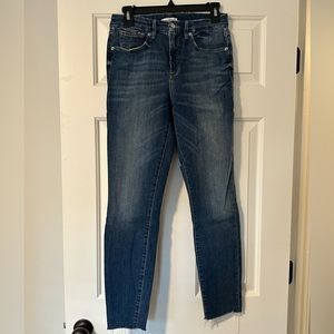 Good American jeans - Good Legs- size 6 - medium wash- gray hem - new condition